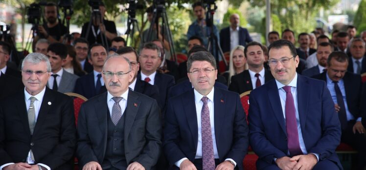 Adalet Bakanı Tunç, Sakarya'da yeni adliye binasının temel atma töreninde konuştu: