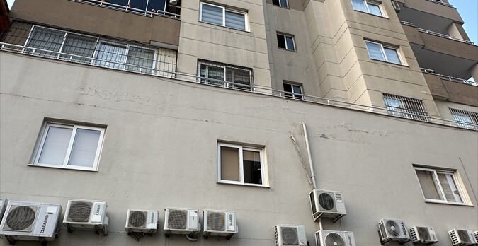 Adana'da 14'üncü kat balkonundan düşen çocuk yaşamını yitirdi