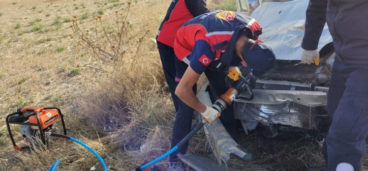 Afyonkarahisar'da şarampole devrilen hafif ticari araçtaki 1 kişi öldü