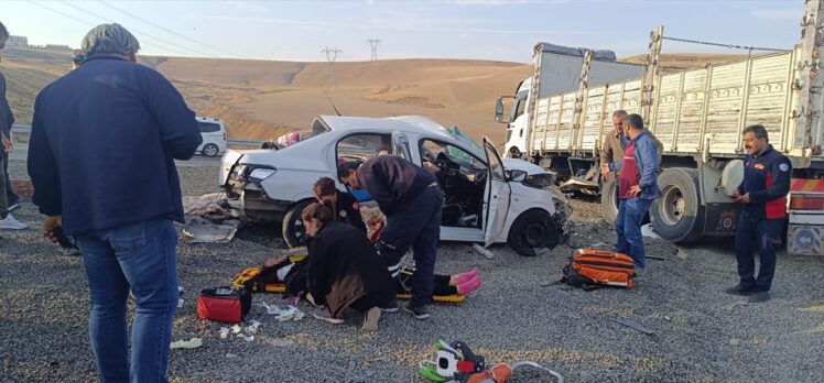 Ağrı'da otomobil ile tırın çapıştığı kazada 2 kişi öldü, 2 kişi yaralandı