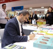AK Parti Genel Başkan Yardımcısı Şen, Kayseri Kitap Fuarı'nı ziyaret etti