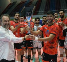Alanya Belediyespor, 9. TSYD İzmir Voleybol Turnuvası'nda şampiyon oldu