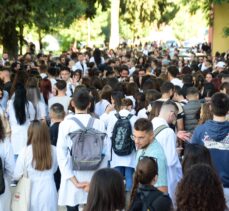 Arnavutluk’ta tıp öğrencileri “zorunlu istihdama” karşı protesto düzenledi
