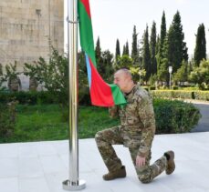Azerbaycan Cumhurbaşkanı Aliyev, Hankendi ve Hocalı'da Azerbaycan bayrağını göndere çekti