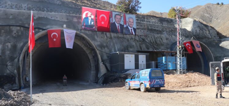 Bakan Uraloğlu, Erzincan'daki Sünebeli Tüneli Işık Görme Töreni'nde konuştu: