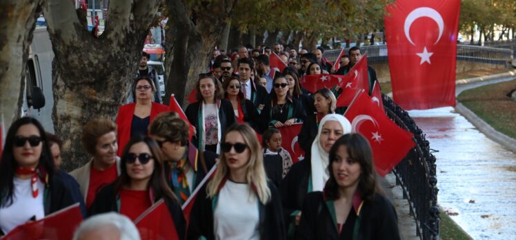 Cumhuriyet'in 100. yılı için 100 avukat Kastamonu'da yürüyüş düzenledi