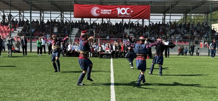 Diyarbakır'da 100 metrelik Türk bayrağı ile “Cumhuriyet Yürüyüşü” yapıldı