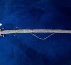 Fransa’da müzayedede satılmak istenen Emir Abdülkadir’in gümüş kılıcı Cezayir’e getirildi