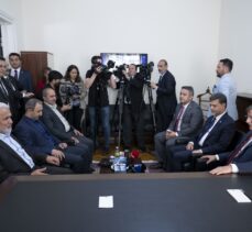 Gelecek Partisi Genel Başkanı Davutoğlu, HÜDA PAR Genel Başkanı Yapıcıoğlu ile Meclis'te görüştü