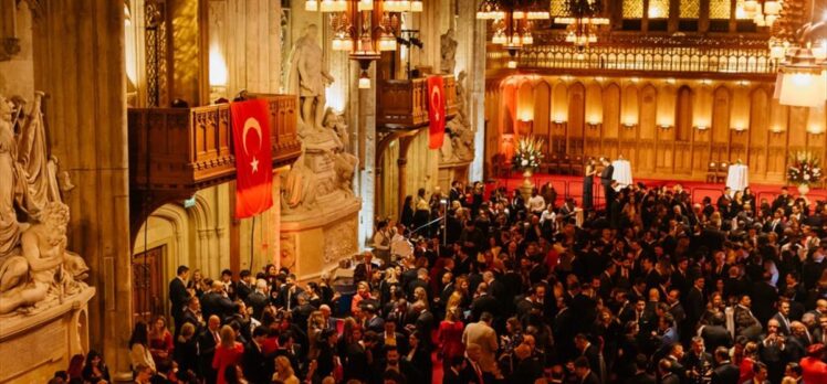 İngiltere'de, Türkiye Cumhuriyeti'nin 100. yılı kutlandı