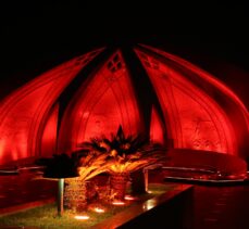 İslamabad'daki “Pakistan Anıtı” Türk bayrağının renkleriyle ışıklandırıldı