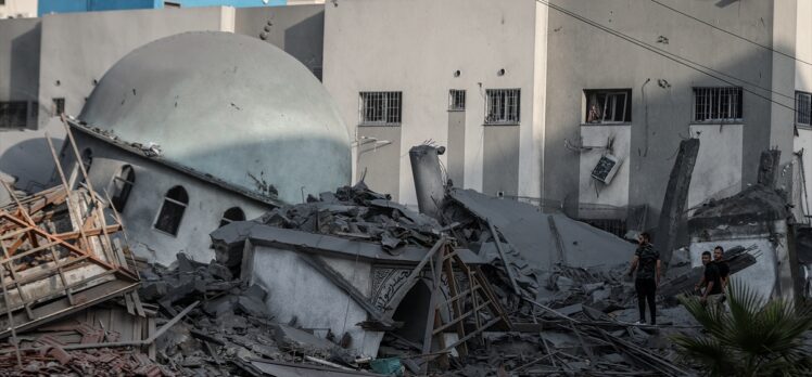 İsrail hava saldırılarıyla Gazze Şeridi'nde 7 camiyi yıktı