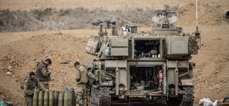 İsrail ordusu Gazze sınırına yığınak yapmaya devam ediyor