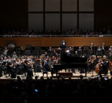 İzmir Devlet Senfoni Orkestrası sezona “merhaba” dedi