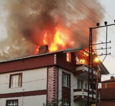 Karabük'te bir binanın çatı katında çıkan yangın söndürüldü