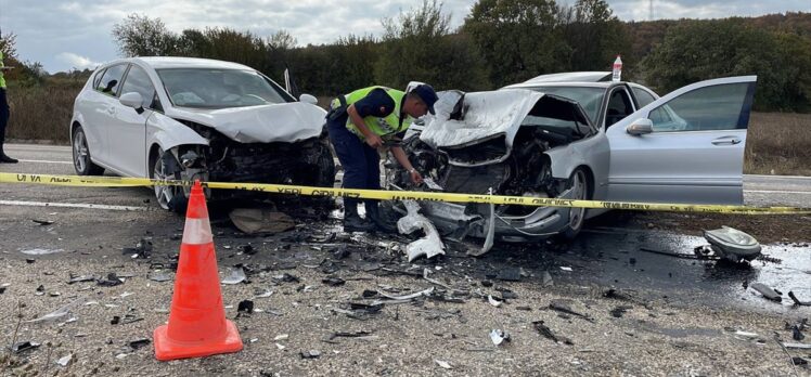 Karabük'te iki otomobilin çarpıştığı kazada 4 kişi yaralandı