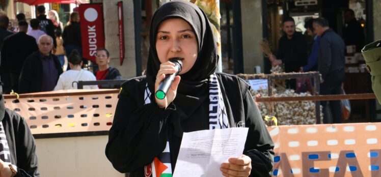 Kastamonu'da kadınlar Filistin için sessiz oturma eylemi yaptı