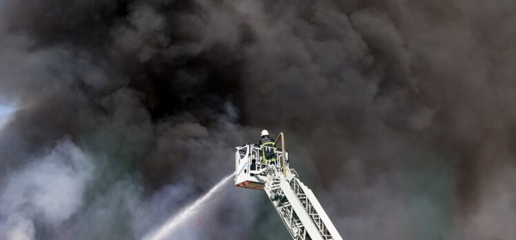 GÜNCELLEME – Kayseri'de yatak fabrikasında çıkan yangın kontrol altına alındı