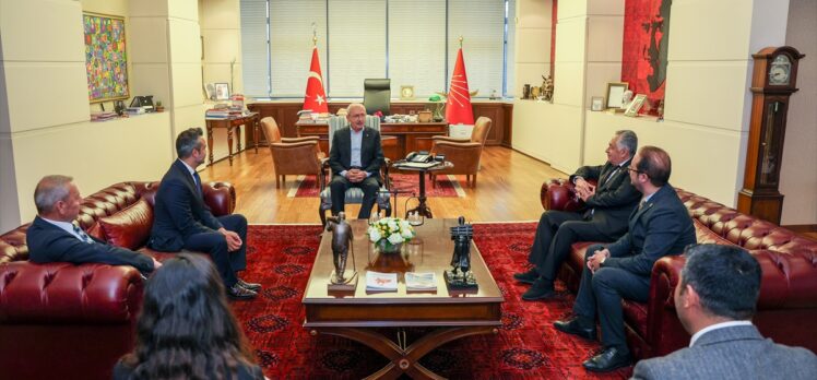 Kılıçdaroğlu, CHP Afyonkarahisar ve Sivas il başkanları ile görüştü