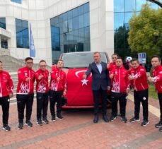 Kocaeli Büyükşehir Belediyesi, Down Sendromlu Futsal Milli Takımı'na minibüs hediye etti