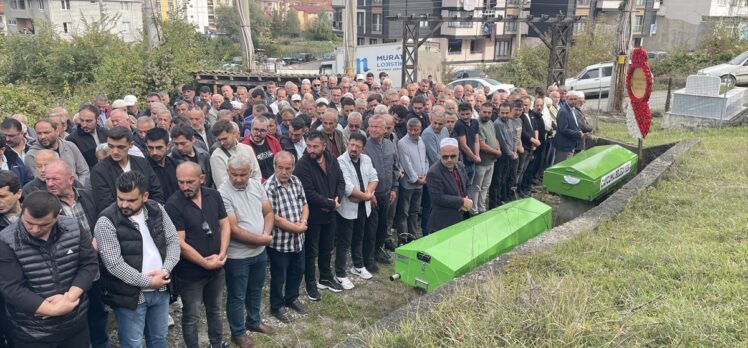 Kocaeli'de boşanma aşamasındaki eşinin öldürdüğü kadın ve oğlu Zonguldak'ta defnedildi