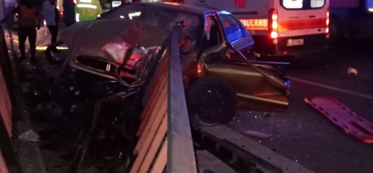 Konya'da bariyere çarpan otomobildeki 2 kişi öldü, 2 kişi yaralandı