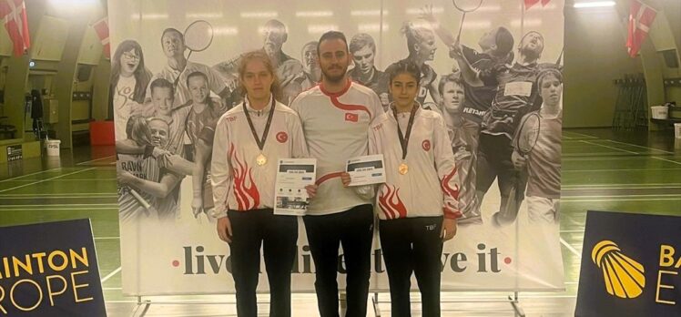Milli badmintoncular Elifnur ile Zeynep Berre, Danimarka'da bronz madalya kazandı