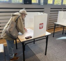 Polonya Başbakanı Morawiecki, genel seçim ve referandum için oyunu kullandı