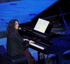 Portekizli şarkıcı Dulce Pontes, Başkent'te konser verdi