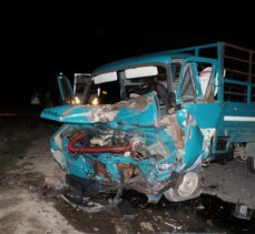 Sakarya'da trafik kazasında baba ve oğlu öldü, 3 kişi yaralandı