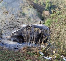 Samsun'da kamyonetle çarpıştıktan sonra uçuruma yuvarlanan minibüsteki 4 kişi yaralandı