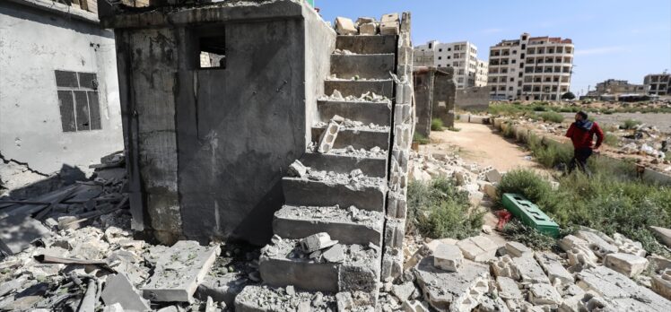 Suriye ordusunun İdlib kent merkezine düzenlediği saldırıda 13 sivil yaralandı