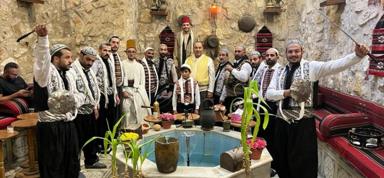 Suriye'nin geleneksel oyun havası Ürdün'de yerel adetlerle harmanlanarak sergileniyor
