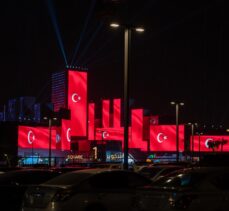 Suudi Arabistan'daki turistik “Boulevard City” Türk bayrağıyla aydınlatıldı
