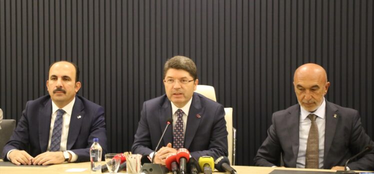 Adalet Bakanı Yılmaz Tunç, AK Parti Konya İl Başkanlığını ziyaret etti:
