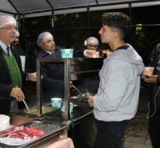 Amasya’da vize haftasında üniversite öğrencilerine ücretsiz çorba dağıtıldı