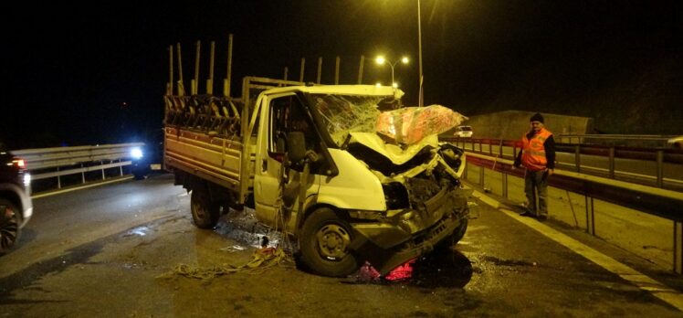 Anadolu Otoyolu Kocaeli geçişinde trafik kazası ulaşımı aksattı