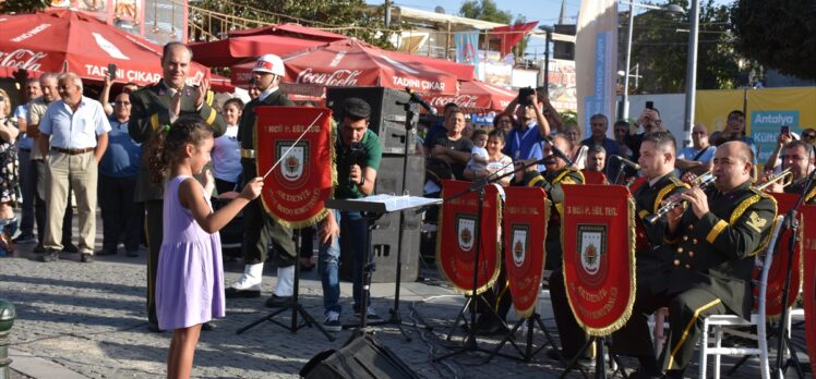 Antalya Kültür Yolu Festivali'nde askeri bando konser verdi