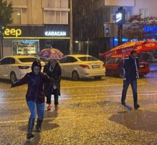 GÜNCELLEME – Antalya'da sağanak etkili oluyor