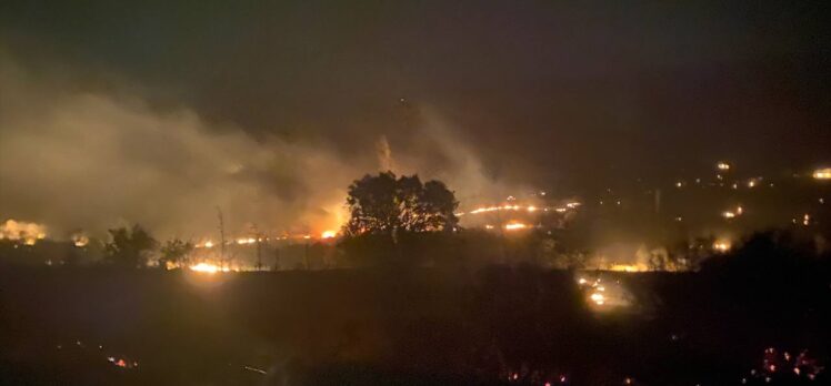 Balıkesir'in Kepsut ilçesinde çıkan orman yangınına müdahale ediliyor