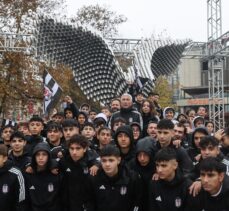 Beşiktaş Kulübü, İskele Meydanı'nda kartal heykeli açtı