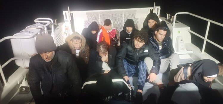 Bodrum açıklarında 12 düzensiz göçmen kurtarıldı