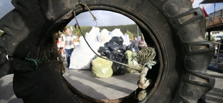 Bodrum'da deniz dibi ve kıyı temizliğinde yaklaşık 15 ton atık toplandı