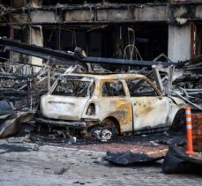 GÜNCELLEME 2- Bursa'da 10 katlı iş merkezinde çıkan yangın söndürüldü