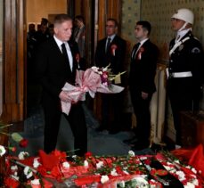 İstanbul Valisi Gül, Atatürk'ün hayata gözlerini yumduğu Dolmabahçe Sarayı'nı ziyaret etti