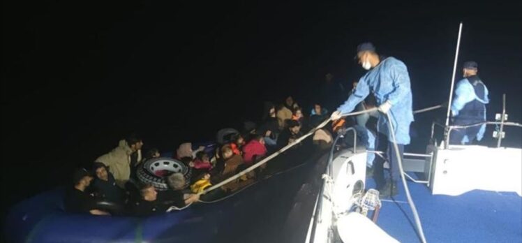 Çanakkale Ayvacık açıklarında 77 düzensiz göçmen kurtarıldı