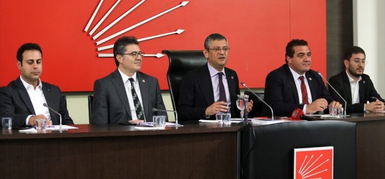 CHP Genel Başkanı Özel, 4 ilden parti üyeleriyle görüştü