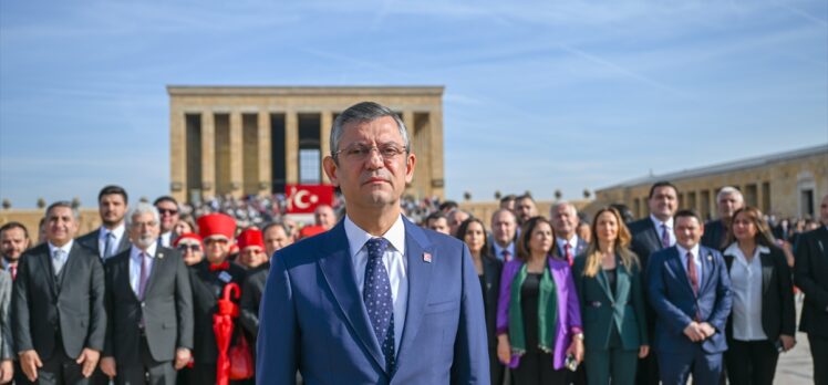 CHP Genel Başkanı Özel, yeni PM ve YDK üyeleriyle Anıtkabir'i ziyaret etti