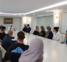 Diyanet İşleri Başkanı Erbaş, Müslüman olan 19 Hollanda vatandaşını kabul etti