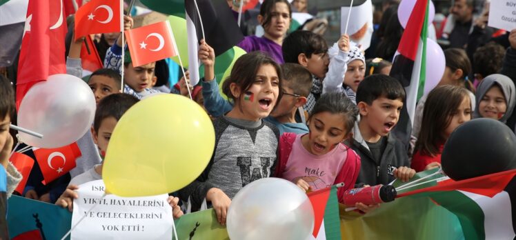 Diyarbakır'da çocuklar Gazze'deki akranları için yürüdü